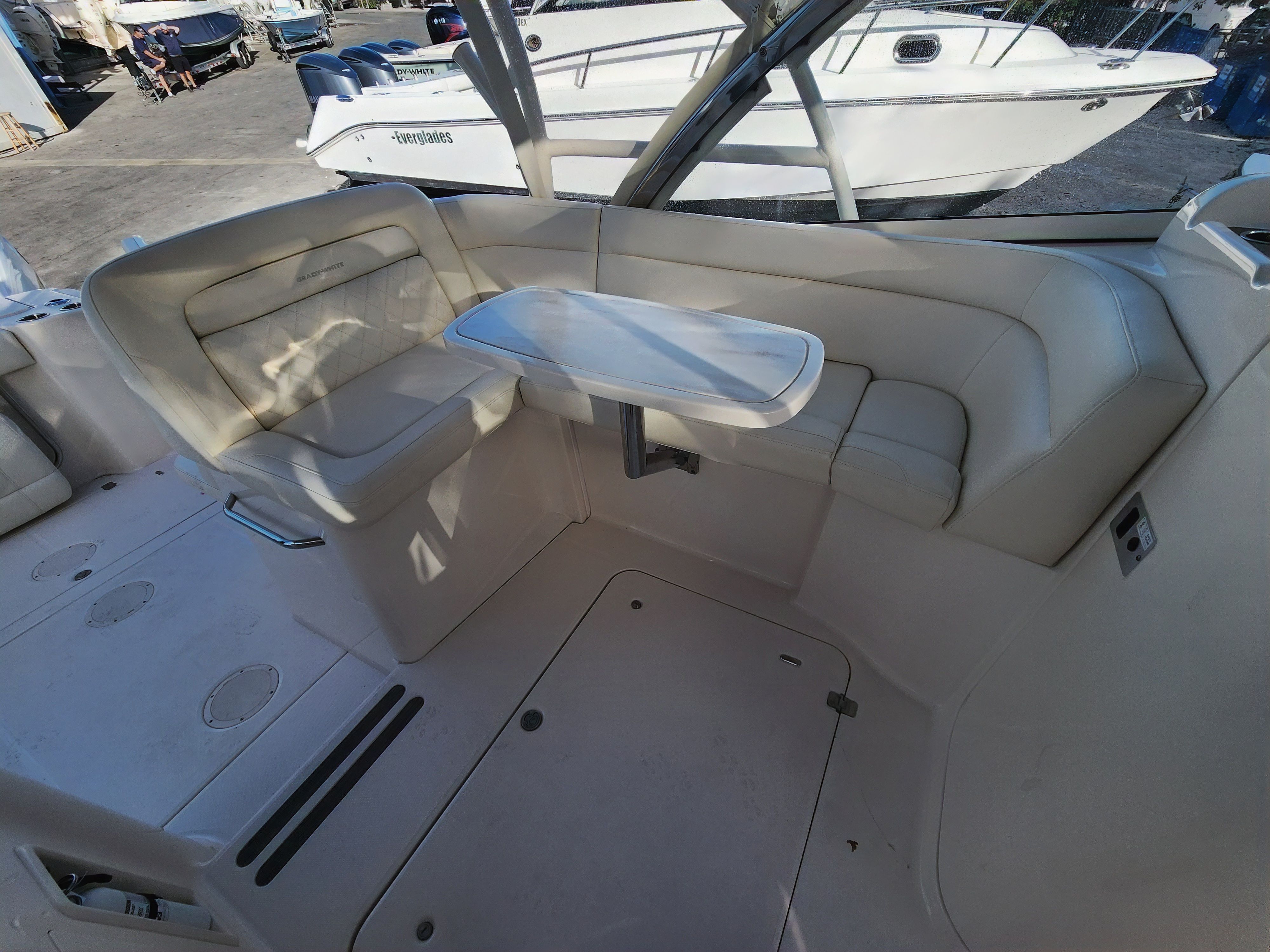 2021 Grady white Freedom 335 — photo 20 view