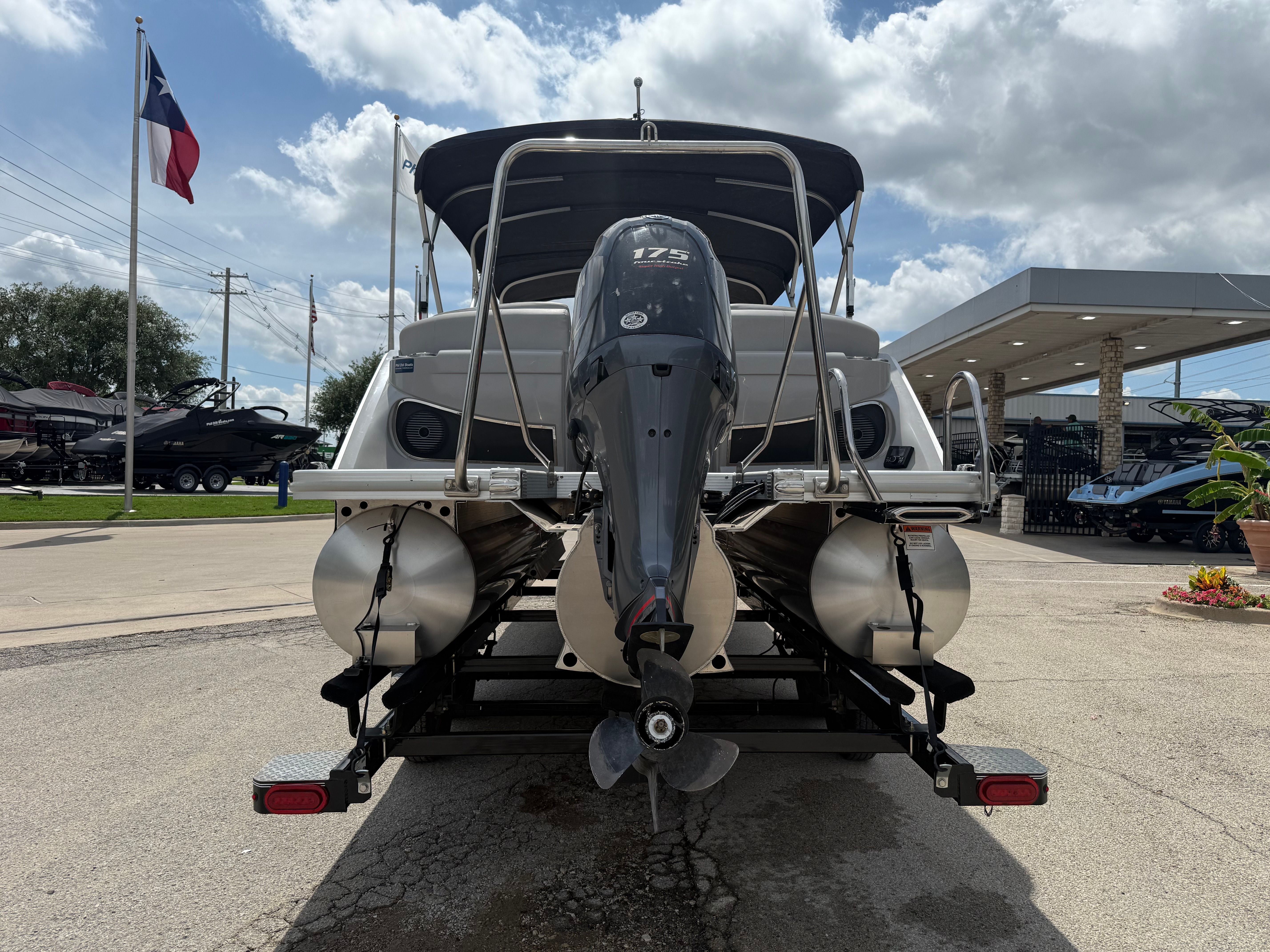 2020 Bennington 23 RFB — detail view
