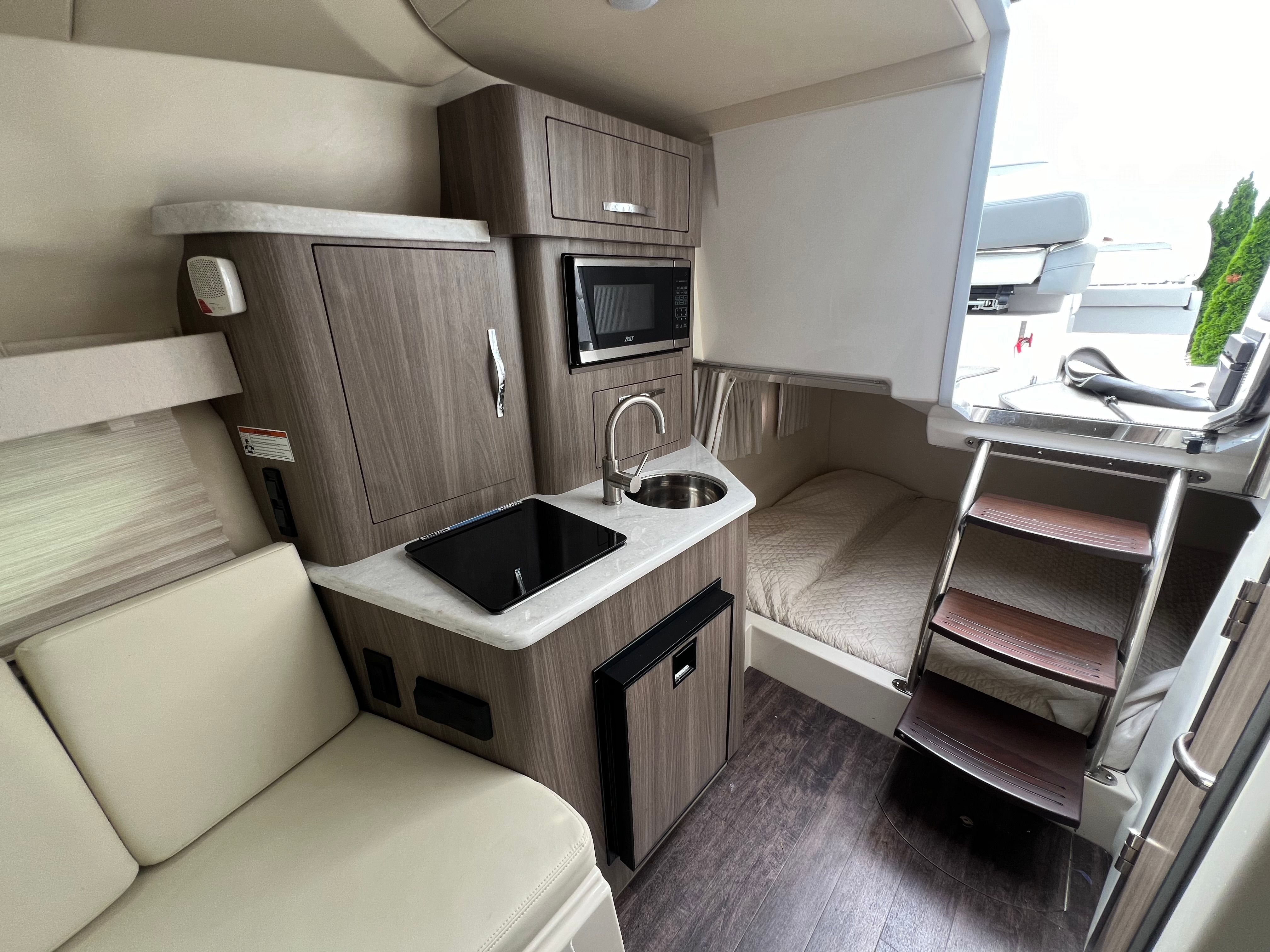 2022 Regal 28 Express - Photo 7