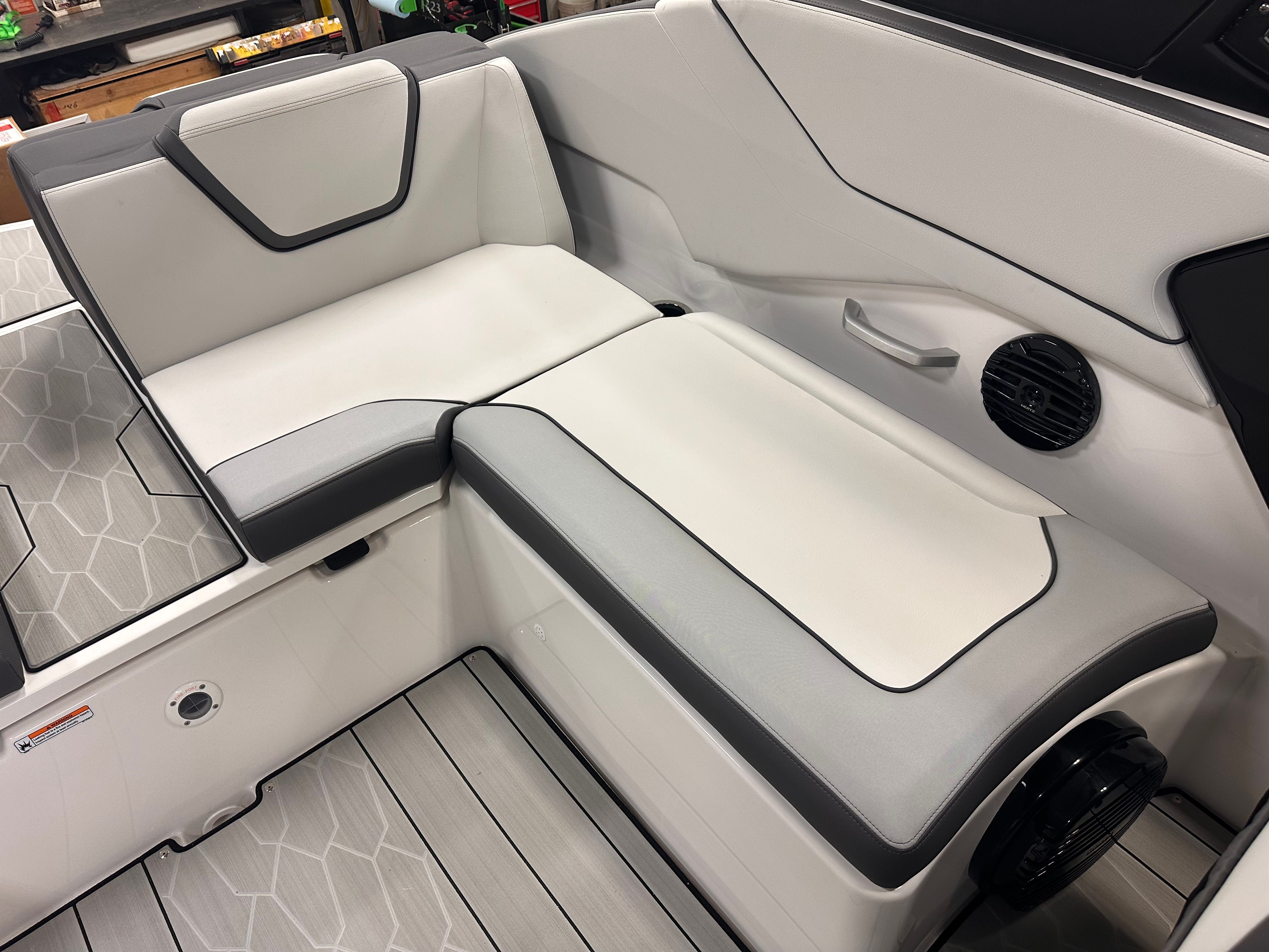 2025 Yamaha 252 XE — photo 9 view