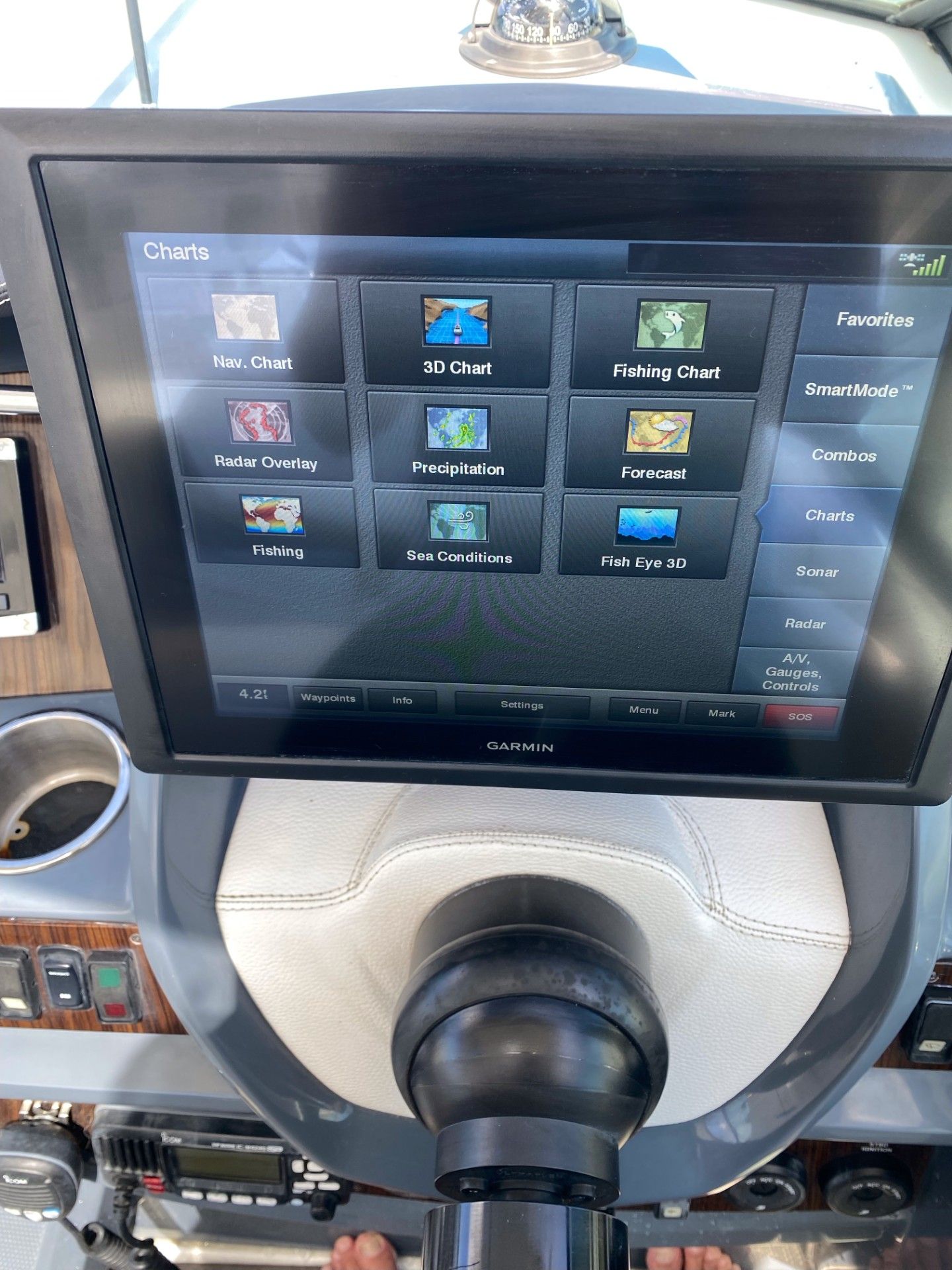 2016 Cruisers Yachts 35 Express - Photo 15