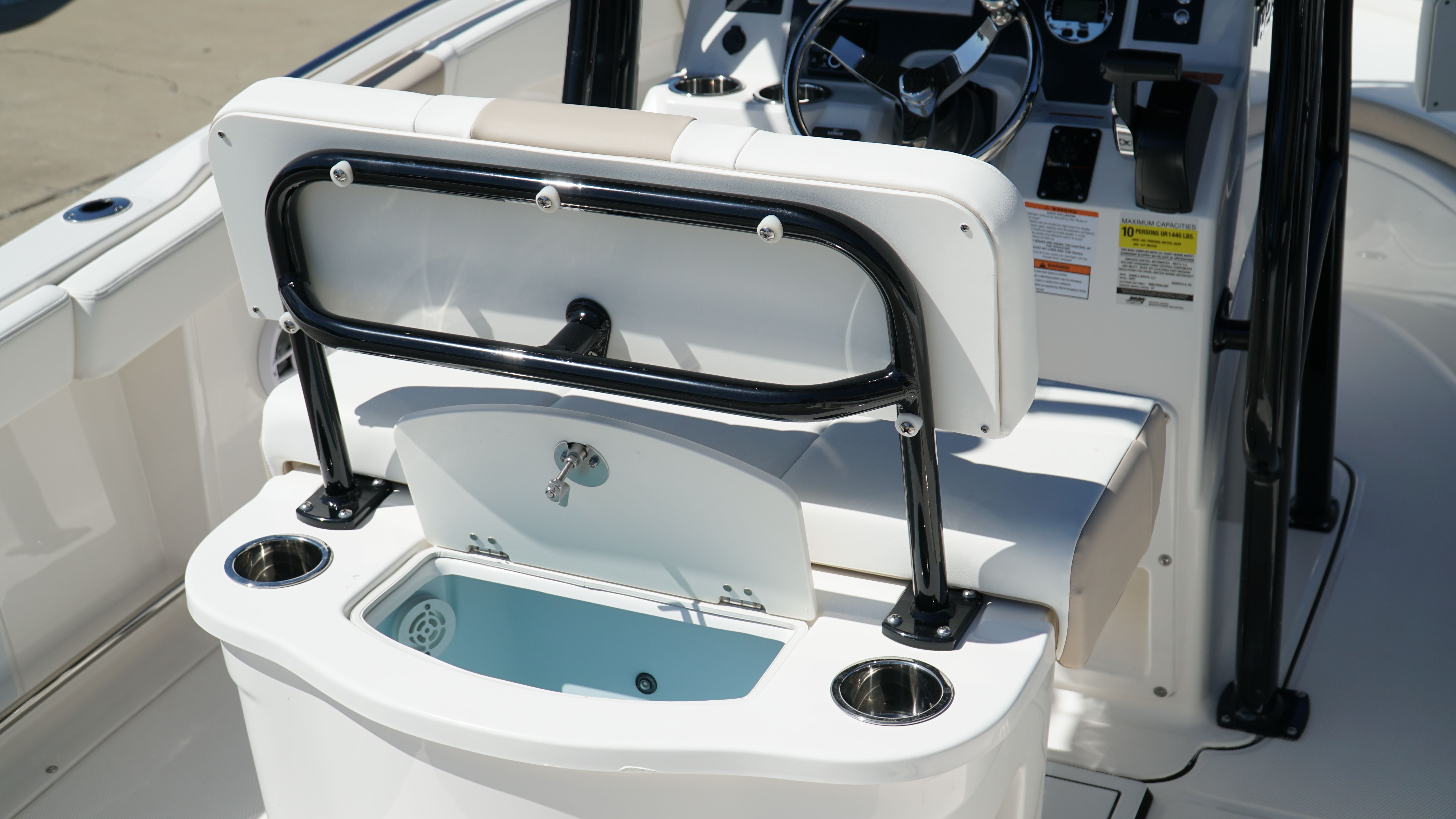 2025 Robalo 222 CC - Photo 7