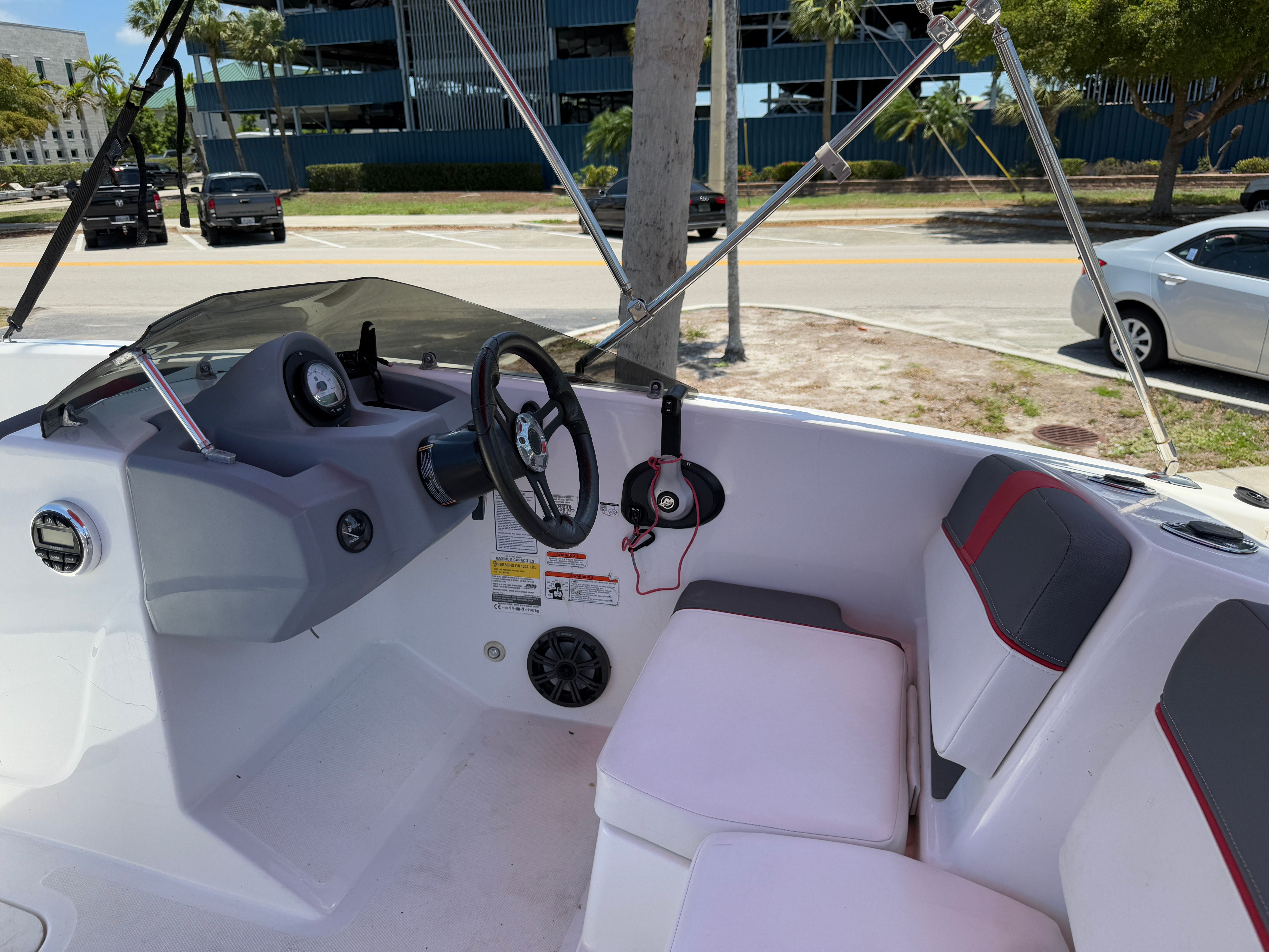 2022 Tahoe T18 - Photo 15