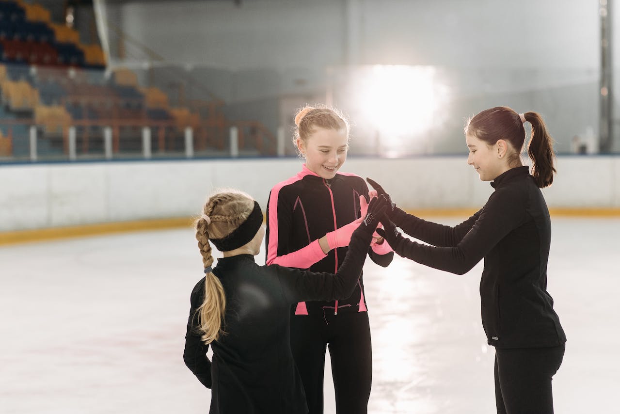 What to wear when ice skating (Outfit do's and don'ts)