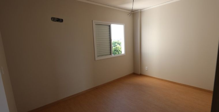 Apartamento em Toledo-PR no bairro Vila Industrial  - Borges de Medeiros, 2039, 4º Pavimento/ Ap 34 (frente)