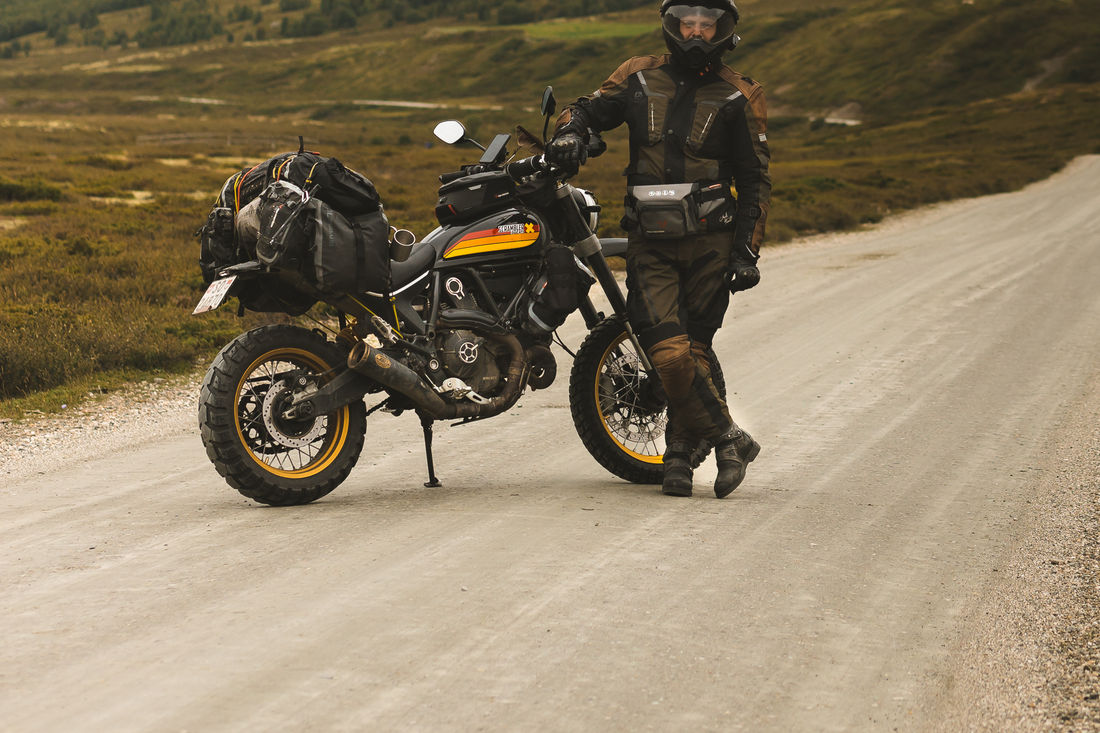 Frankee mit seiner Ducati Scrambler.