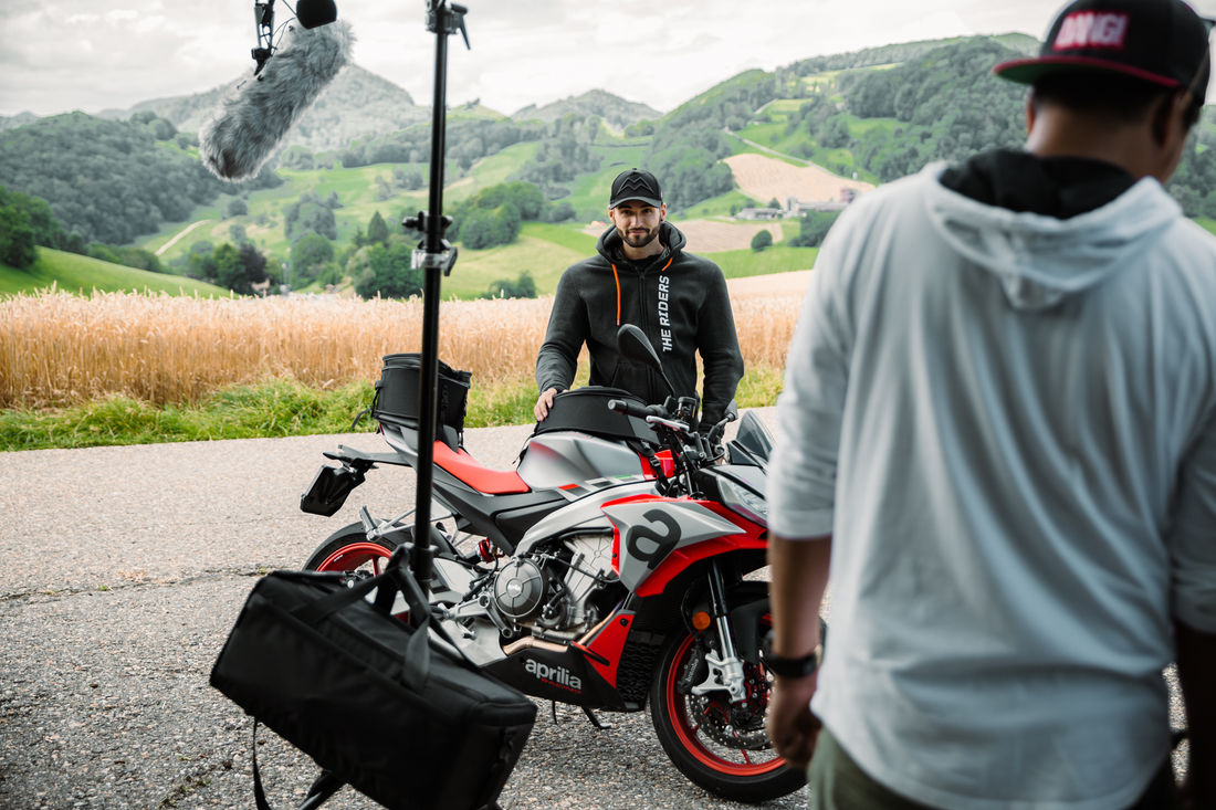 Das Video schon gesehen? Lasst euch die Tuono 660 mit den Fazits von den Riders Ambassadoren etwas näherbringen. Das Video schon gesehen? Lasst euch die Tuono 660 mit den Fazits von den Riders Ambassadoren etwas näherbringen.