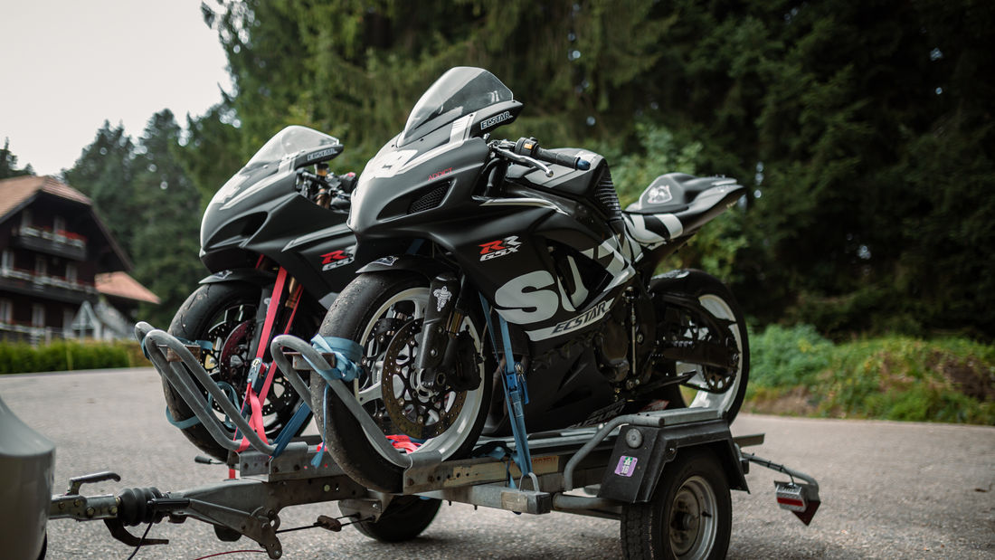 Die richten Motorradreifen können für eine gute Performance auf der Rennstrecke entscheidend sein (Bild: Basil Gilgen) Die richten Motorradreifen können für eine gute Performance auf der Rennstrecke entscheidend sein (Bild: Basil Gilgen)