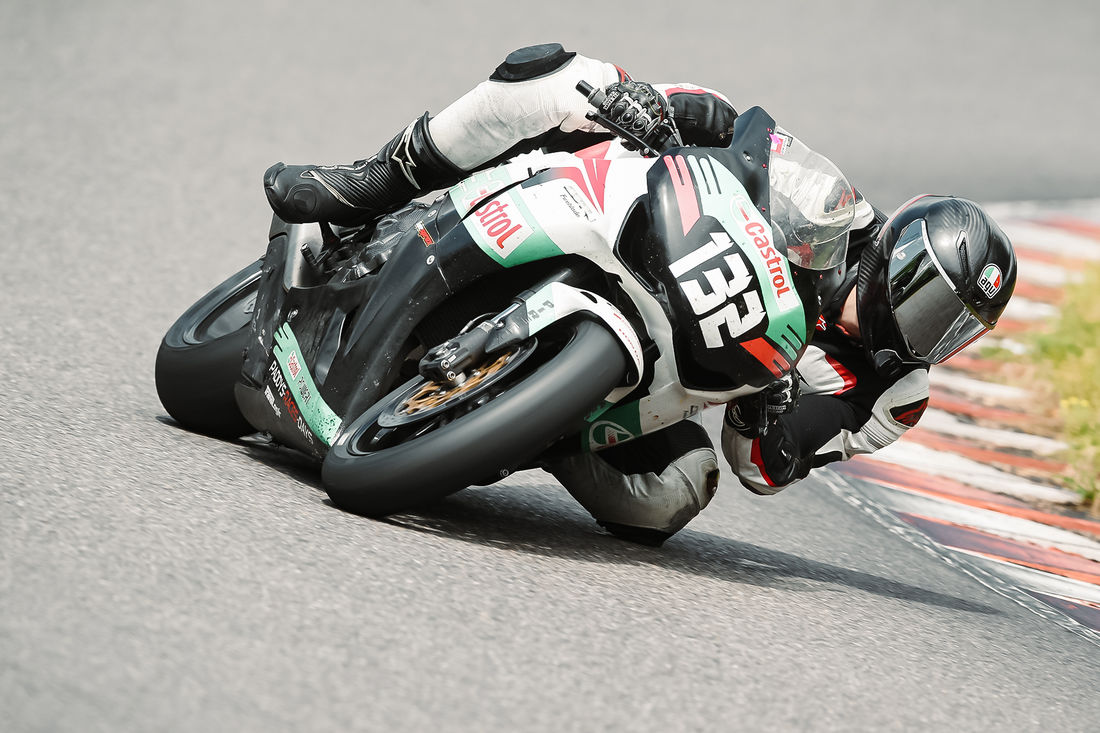 Pascal in Action mit seiner umgebauten Fireblade. Pascal in Action mit seiner umgebauten Fireblade.