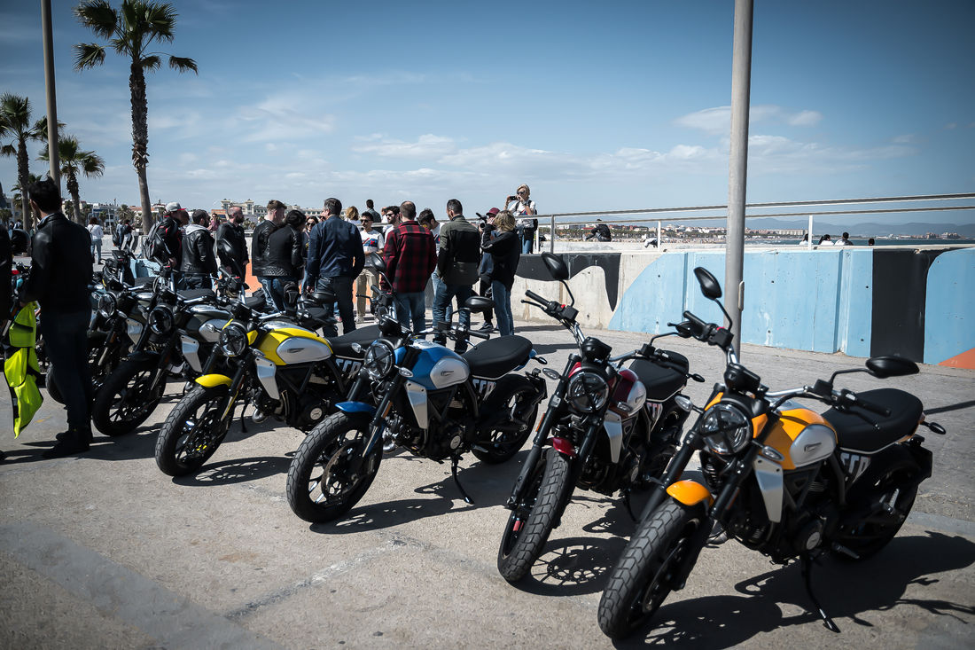 Ein Line-up am Strand von Valencia, das sich sehen lässt! Ein Line-up am Strand von Valencia, das sich sehen lässt!