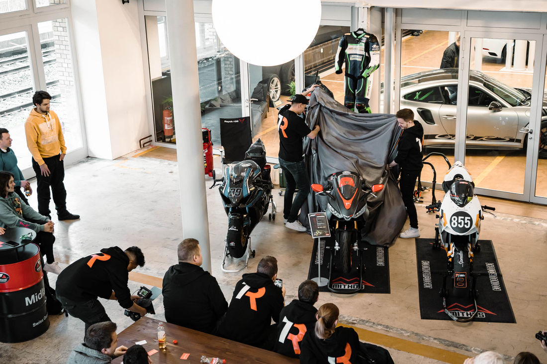 Die Enthüllung der RS 660 sorgte für staunende Gesichter. (Foto: Manuel Schneuwly) Die Enthüllung der RS 660 sorgte für staunende Gesichter. (Foto: Manuel Schneuwly)