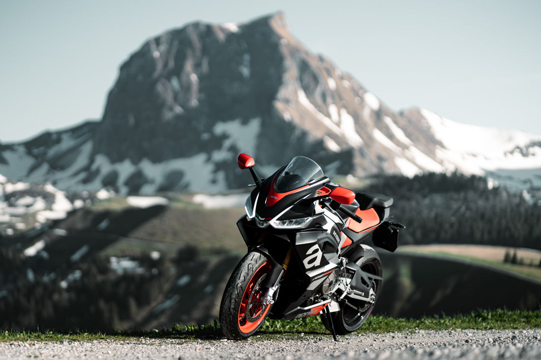 Die RS 660 macht sich gut in den Berner Alpen. (Foto: Samuel Eggenschwiler) Die RS 660 macht sich gut in den Berner Alpen. (Foto: Samuel Eggenschwiler)