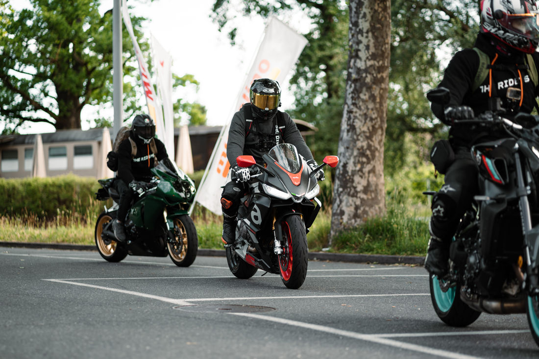 Trotz der sportlichen Bauweise ist das Motorrad der perfekte Begleiter im Alltag. (Foto: Samuel Eggenschwiler) Trotz der sportlichen Bauweise ist das Motorrad der perfekte Begleiter im Alltag. (Foto: Samuel Eggenschwiler)