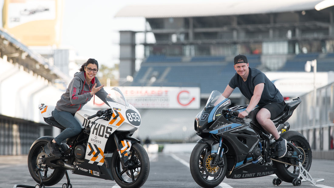 Does Size Matter - Suzuki GSX-R 1000 Superbike vs. Krämer HKR EVO2S Does Size Matter - Suzuki GSX-R 1000 Superbike vs. Krämer HKR EVO2S