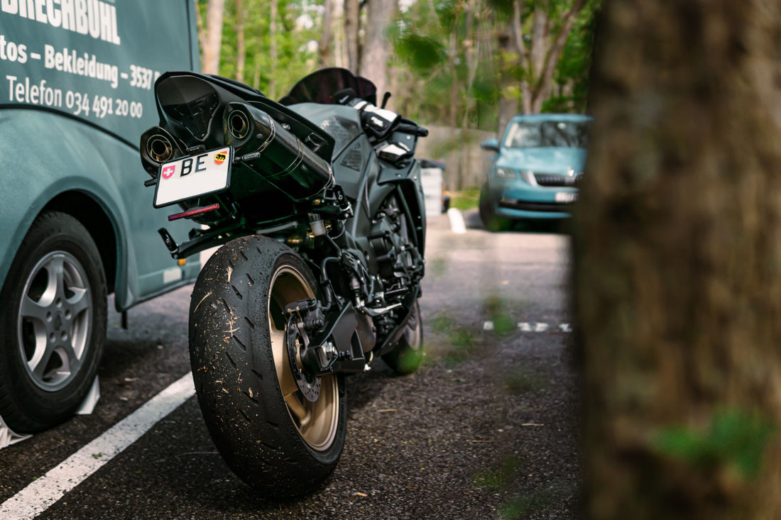 Die R1 von Sam steht bereit für den Einsatz auf der Rennstrecke.(Foto: Sam Eggenschwiler) Die R1 von Sam steht bereit für den Einsatz auf der Rennstrecke.(Foto: Sam Eggenschwiler)