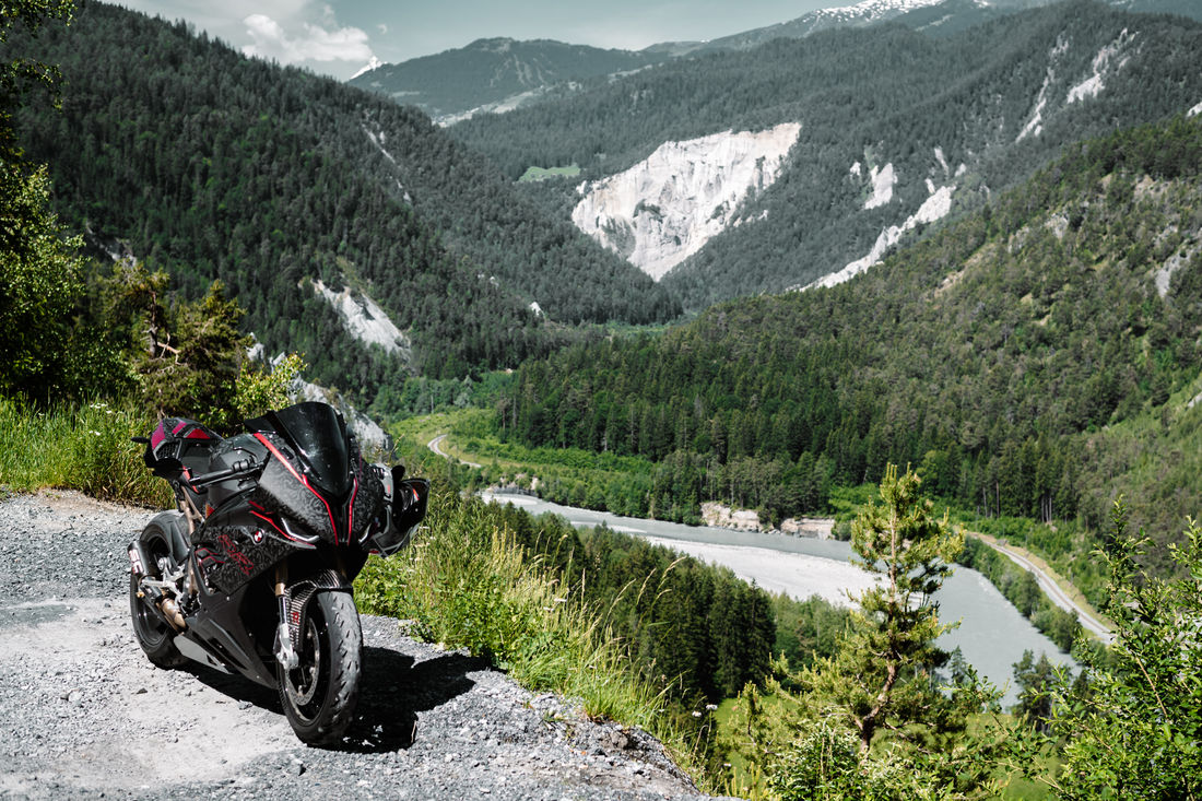 Die Rheinschlucht ist unser erster Stopp – eine wunderschöne Aussicht entlang der Hidden Treasures. (Foto: Kristian Kraljevic) Die Rheinschlucht ist unser erster Stopp – eine wunderschöne Aussicht entlang der Hidden Treasures. (Foto: Kristian Kraljevic)