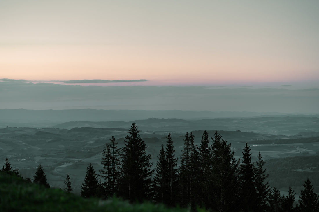Weitläufige Panoramen erwarten dich im Schwarzenbühl (Foto: Sam Eggenschwiler)