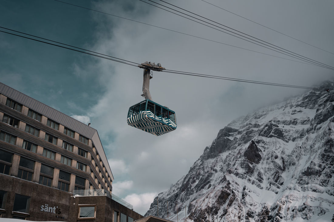 Die Säntisbahn auf dem Weg nach oben (Foto: Sam Eggenschwiler)