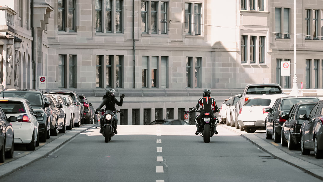 Motorradgrüsse - welcher Gruss Typ bist du? Motorradgrüsse - welcher Gruss Typ bist du?