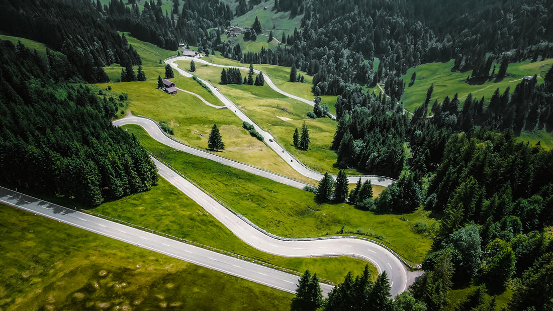 Die Serpentinen schlängeln sich hoch zum Riders Pass des Monats: die Schwägalp (Foto: Jeremy Albrecht) Die Serpentinen schlängeln sich hoch zum Riders Pass des Monats: die Schwägalp (Foto: Jeremy Albrecht)