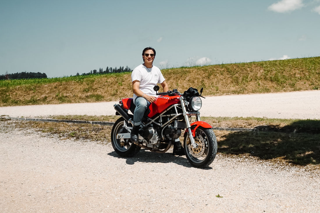 Leonardo Siviglia mit seiner Ducati. Leonardo Siviglia mit seiner Ducati.