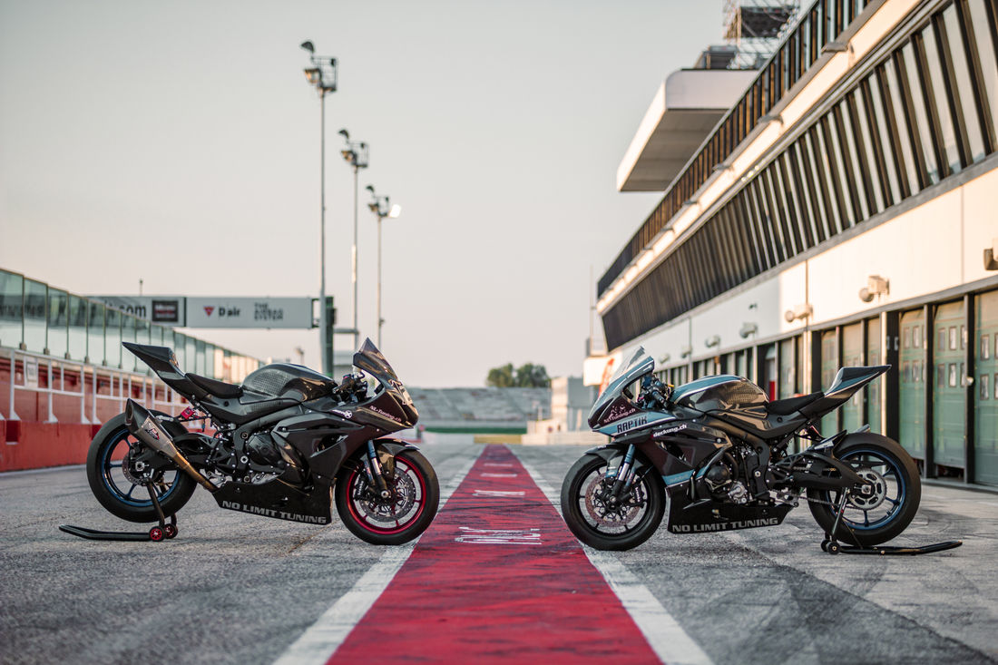 Moto GP Feeling in der Boxengasse garantiert. (Foto by: Patrick Köhli)