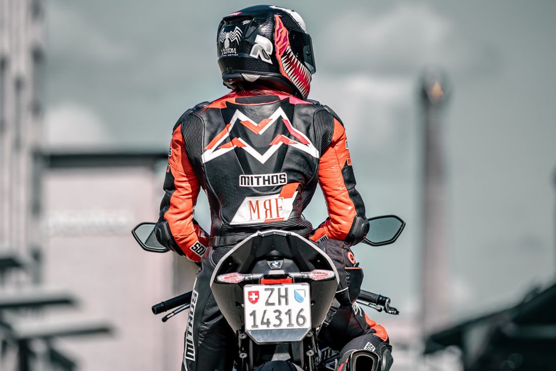 Sowohl kurze als auch längere Ausfahrten konnte Isa mit der M1000RR geniessen. Sowohl kurze als auch längere Ausfahrten konnte Isa mit der M1000RR geniessen.
