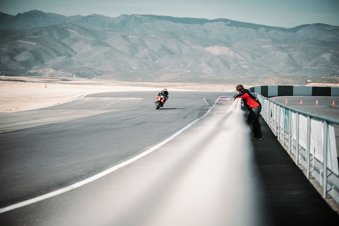 Circuito Nuevo Andalucia -  Auch eine beliebte Teststrecke für Motorradhersteller. (Foto: Simon Köhli)