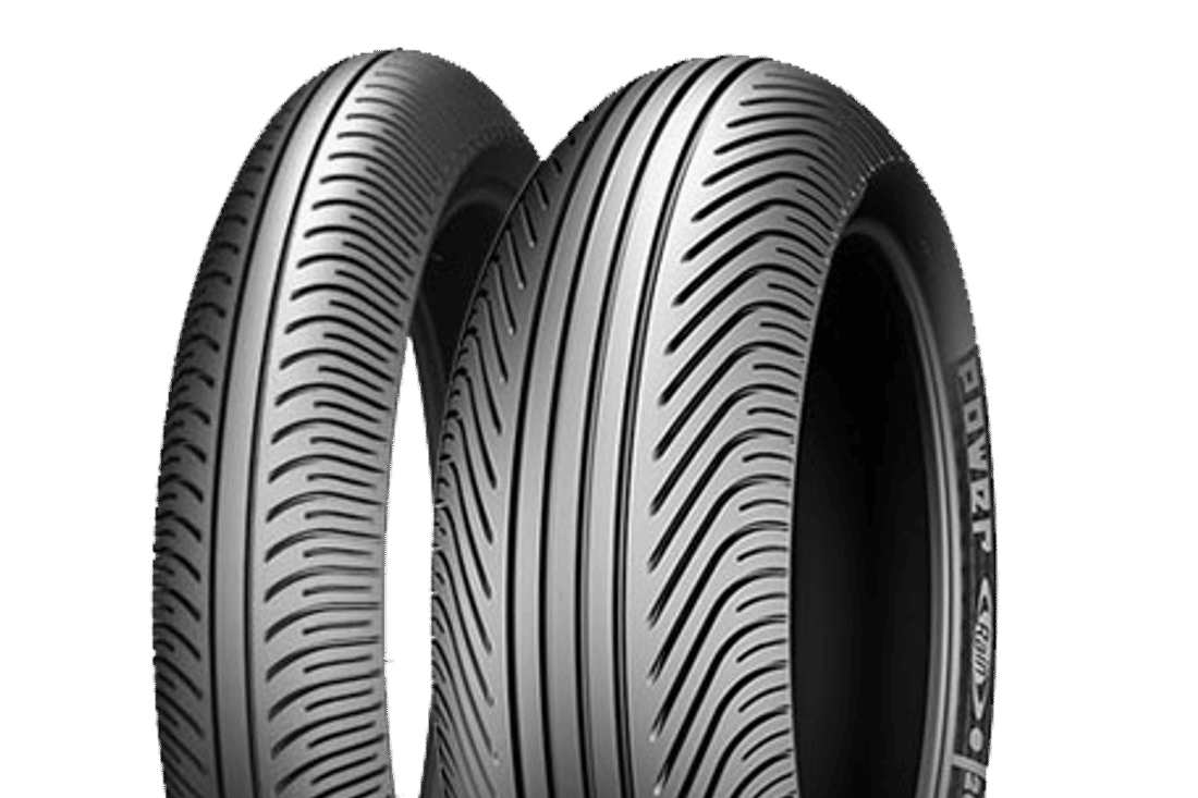 Gerade im Nassen ist der Grip extrem wichtig – informiere dich also gut über die richtigen Regenreifen für dein Motorrad. (Bild: michelin.de) Gerade im Nassen ist der Grip extrem wichtig – informiere dich also gut über die richtigen Regenreifen für dein Motorrad. (Bild: michelin.de)