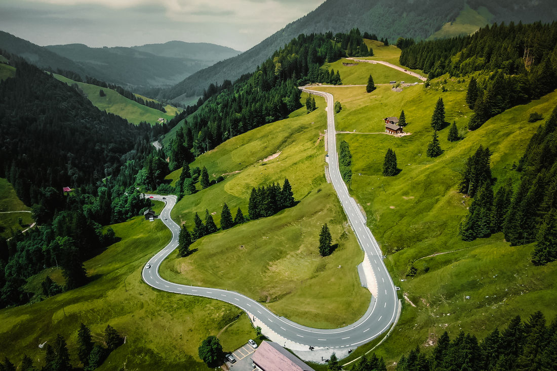 Die Anfahrt mit dem Motorrad zur Schwägalp ist auf verschiedensten Routen möglich – wir zeigen euch einige Beispiele. (Foto: Jeremy Albrecht) Die Anfahrt mit dem Motorrad zur Schwägalp ist auf verschiedensten Routen möglich – wir zeigen euch einige Beispiele. (Foto: Jeremy Albrecht)