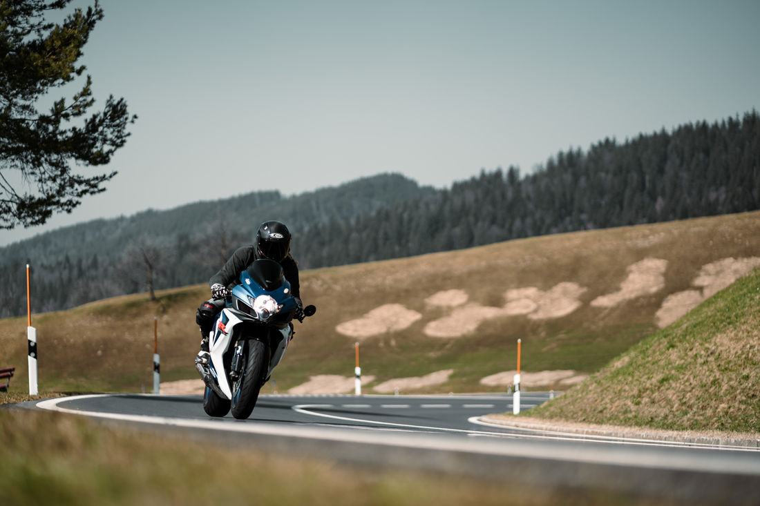 Zugeben würde sie es nie, aber angenehm für die Handgelenke sieht anders aus. (Foto: Samuel Eggenschwiler) Zugeben würde sie es nie, aber angenehm für die Handgelenke sieht anders aus. (Foto: Samuel Eggenschwiler)