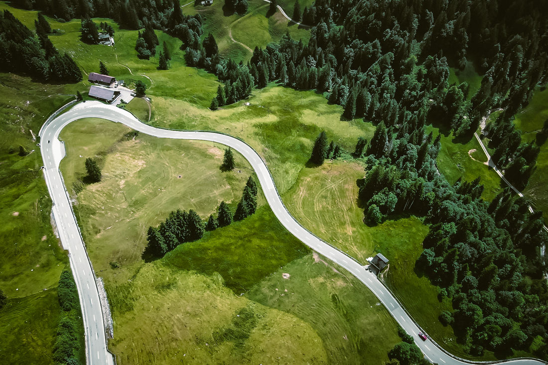 Die wunderschöne, kurvenreiche Passstrasse hoch zur Schwägalp. Die wunderschöne, kurvenreiche Passstrasse hoch zur Schwägalp.