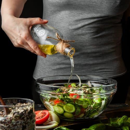 Prispevki, mega menu – Kakovostno sončnično olje na moji solato. Z hladno stiskanim oljem začinimo solato