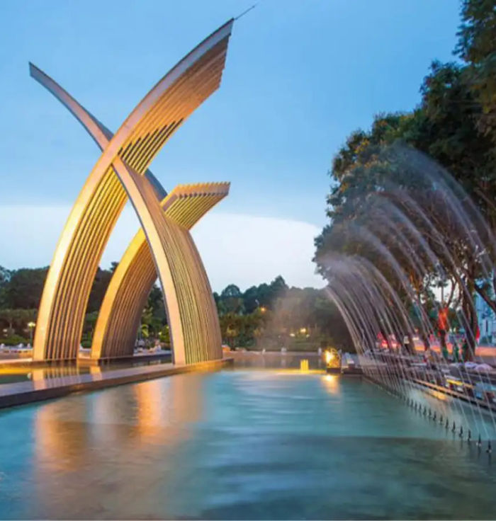 Hoang Van Thu Park
