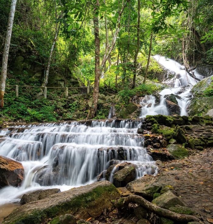 Mae Kampong Waterfall