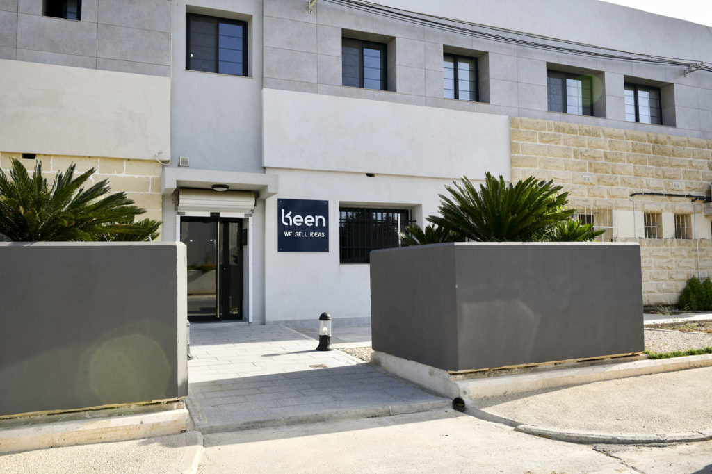 Keen Facade