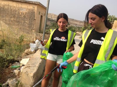 Teenagers at Kercem Litter Pick Teenagers at Kercem Litter Pick