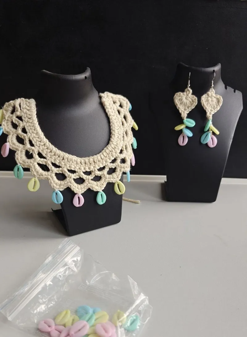 Crochet Cowrie Necklace — photo 3 of 4
