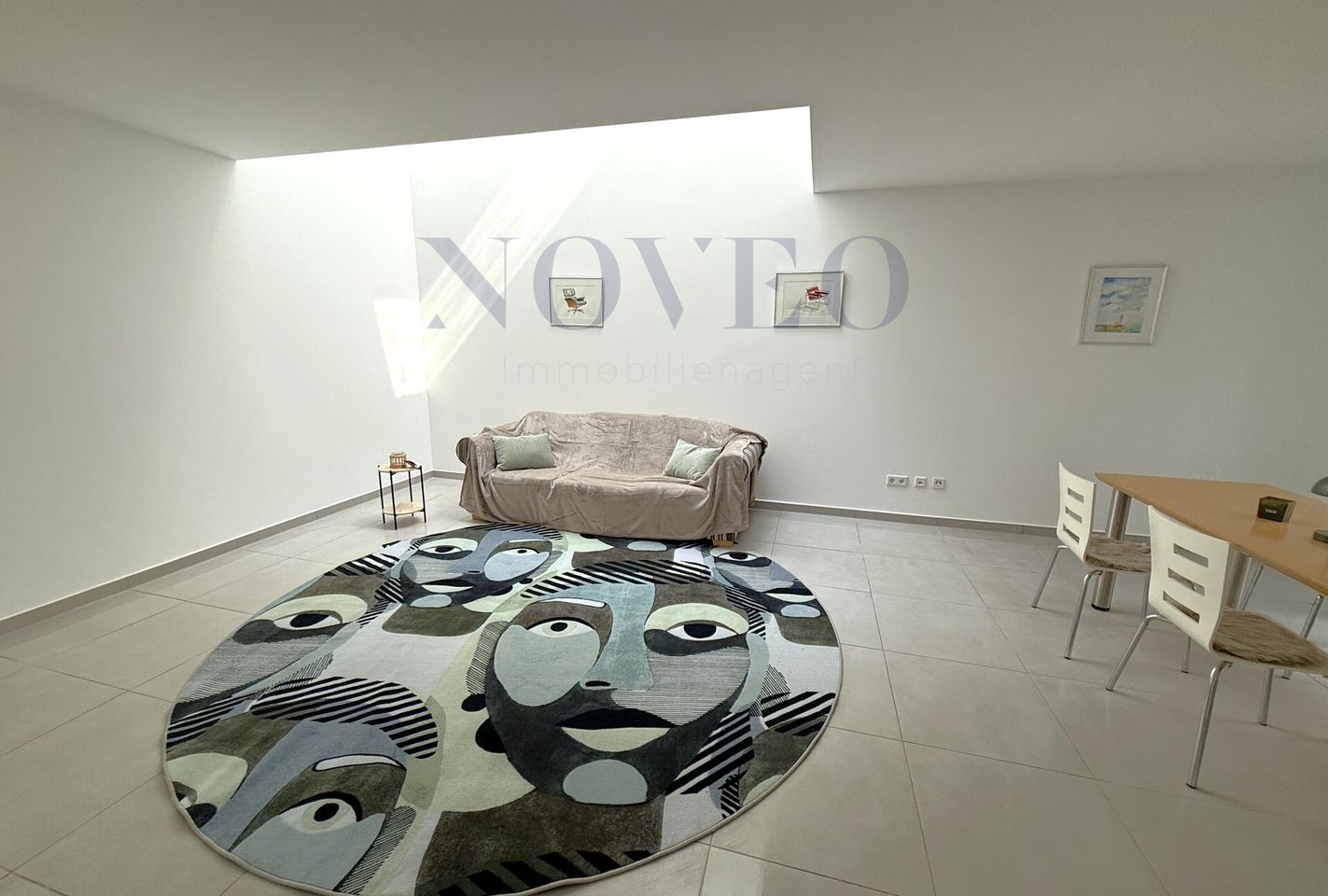 freundlicher Wohn- und Essbereich