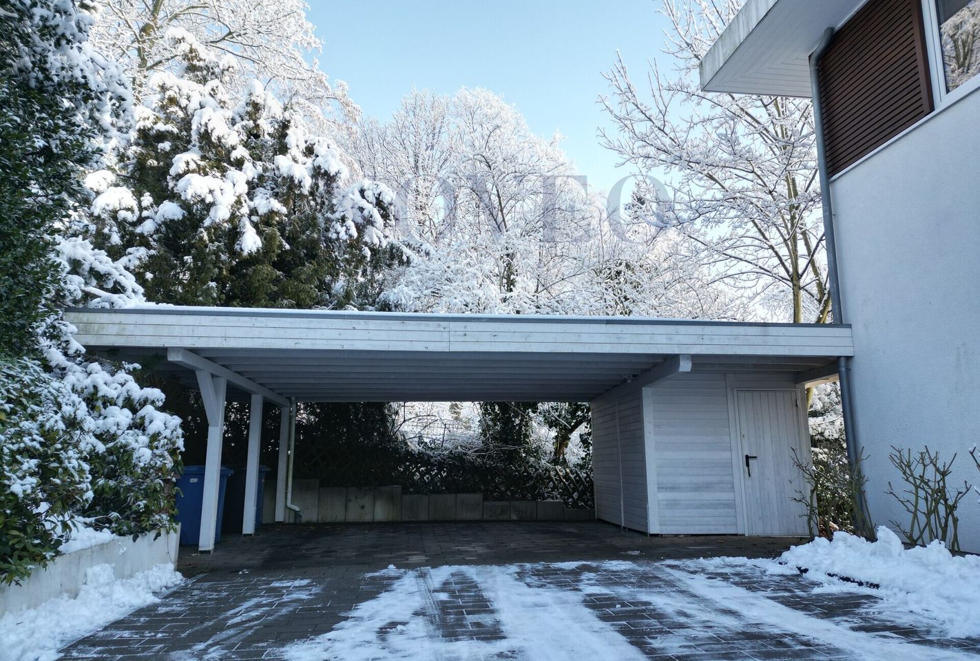 praktischer Doppel-Carport