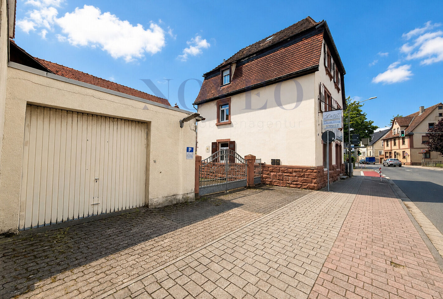 Hausansicht-Garage