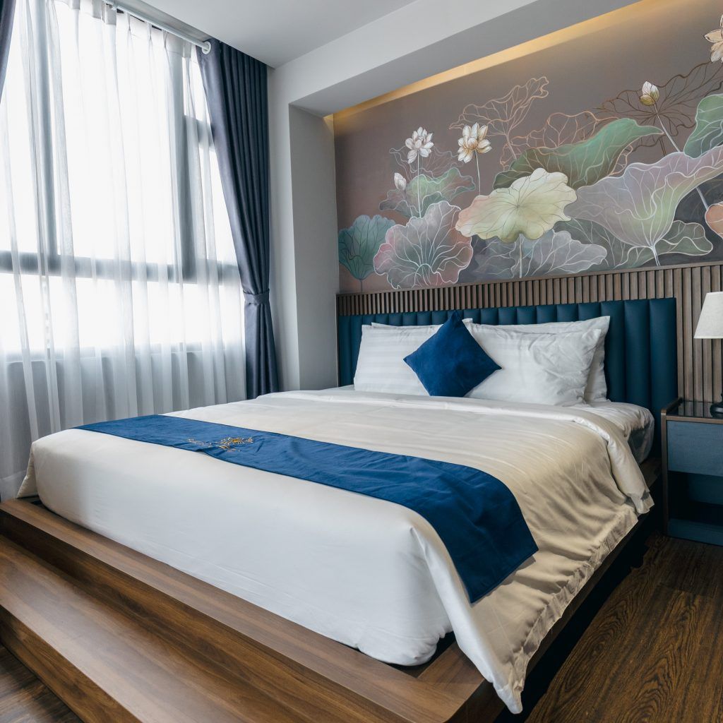 Panorama Suite with Balcony & Bathtub