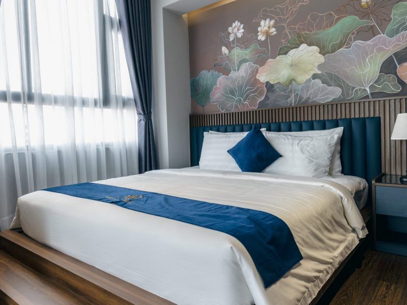 Panorama Suite with Balcony & Bathtub
