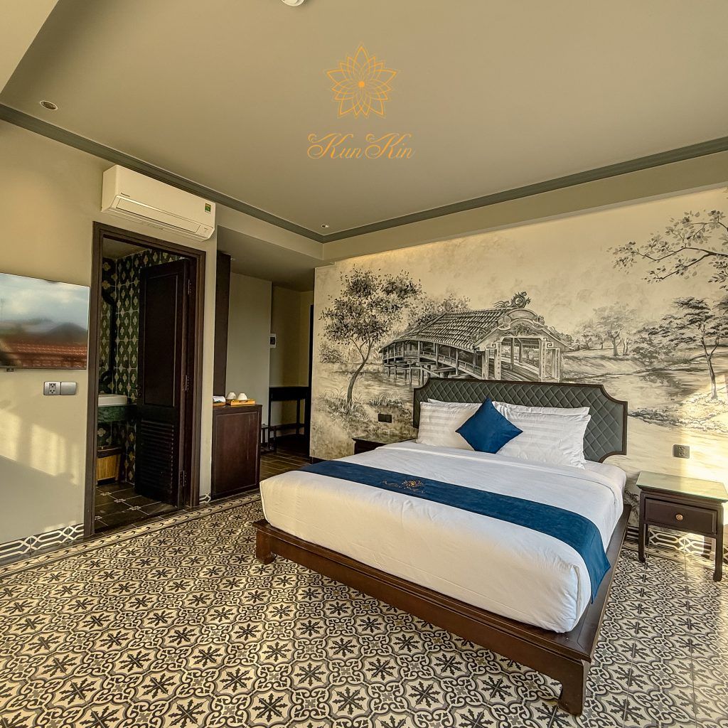 Suite with Balcony & Bathtub