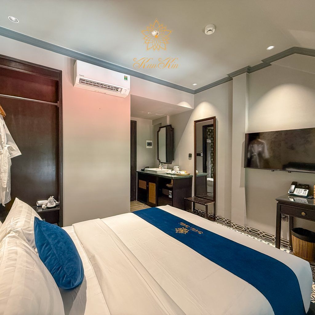 Deluxe Double with Window