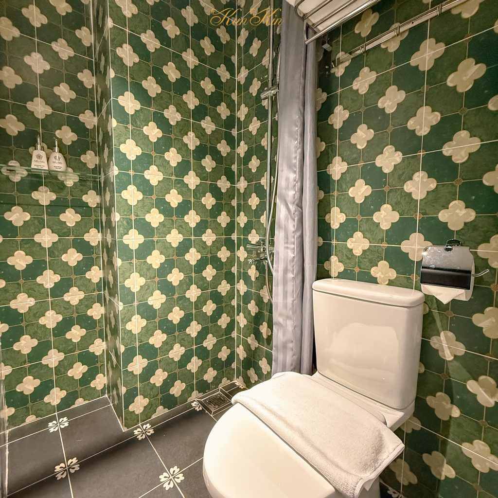 Deluxe Double with Window