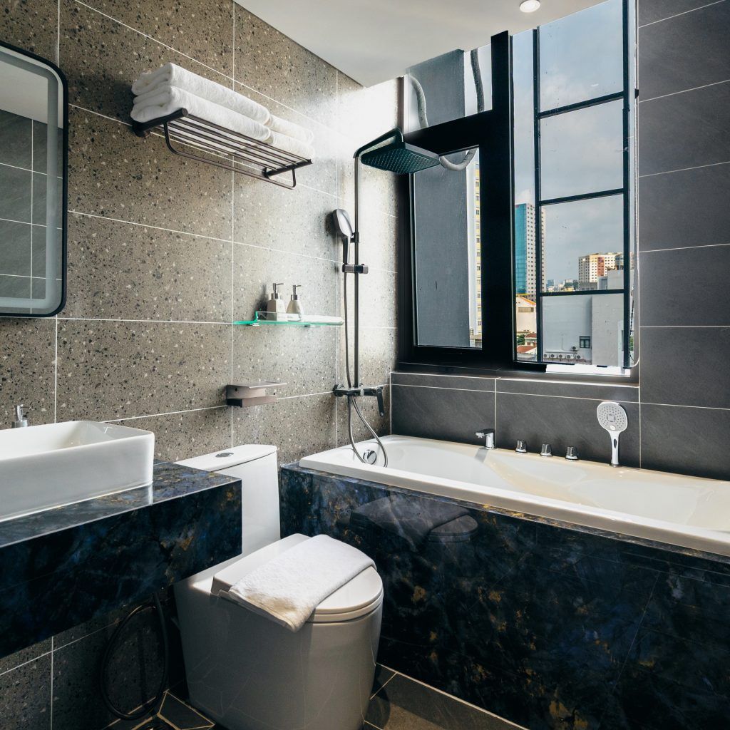 Executive Suite with Bathtub