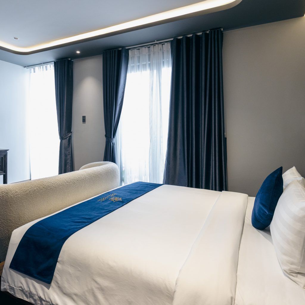Executive Suite with Bathtub