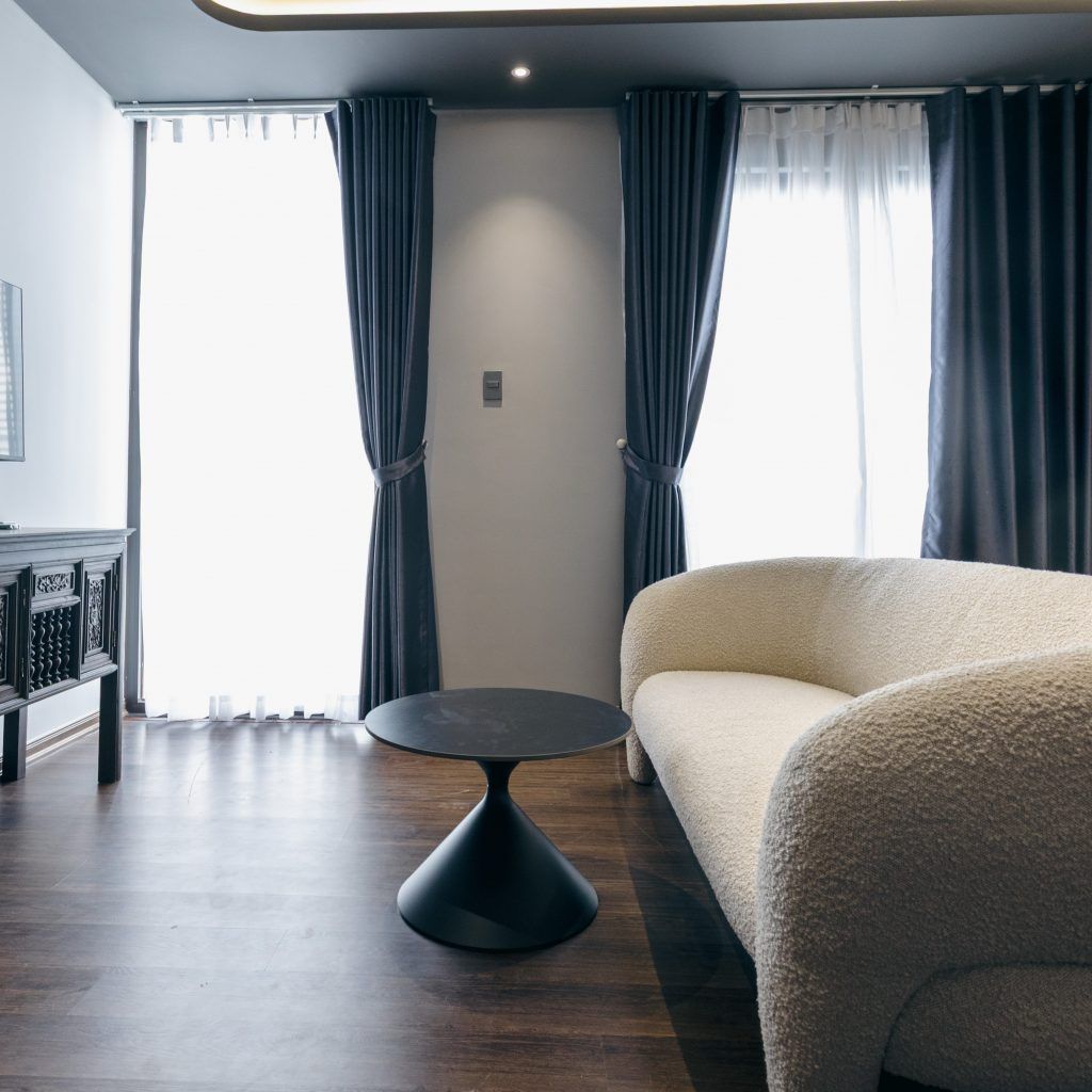 Executive Suite with Bathtub