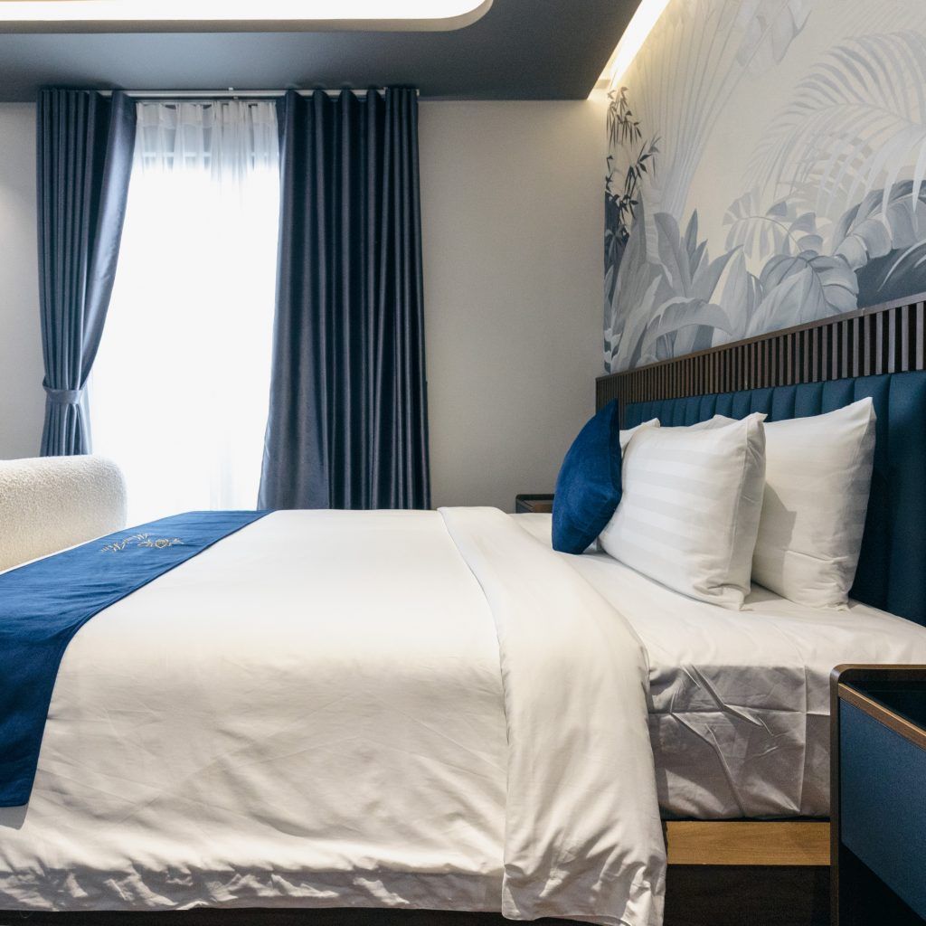 Executive Suite with Bathtub